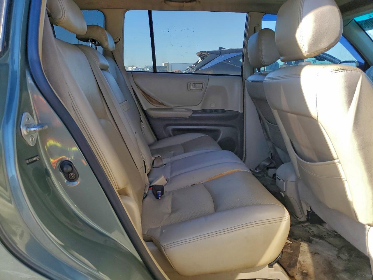 2004 TOYOTA HIGHLANDER BASE photo 10
