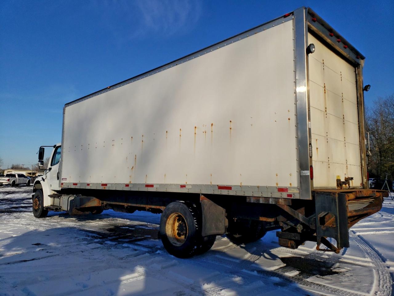 2015 FREIGHTLINER M2 106 MED - Box Truck photo 2