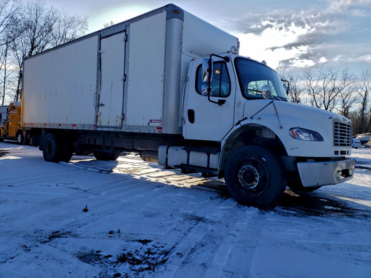 2015 FREIGHTLINER M2 106 MED - Box Truck photo 4