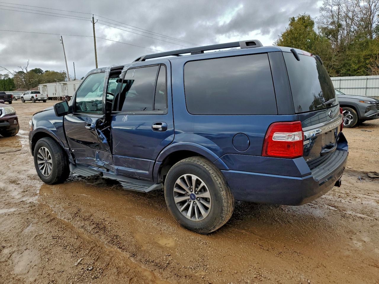 2017 FORD EXPEDITION XLT photo 4