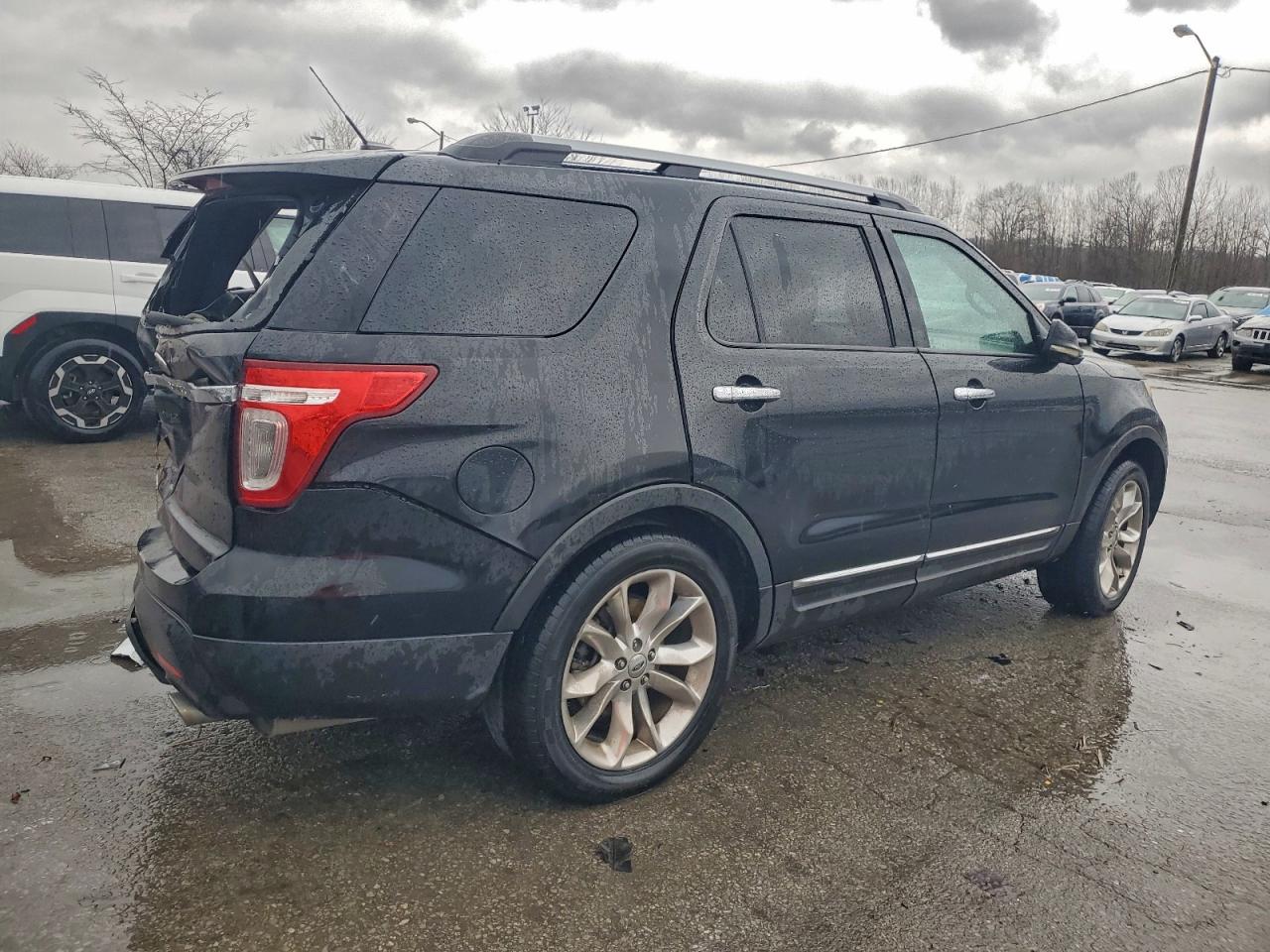 2011 FORD EXPLORER XLT photo 3