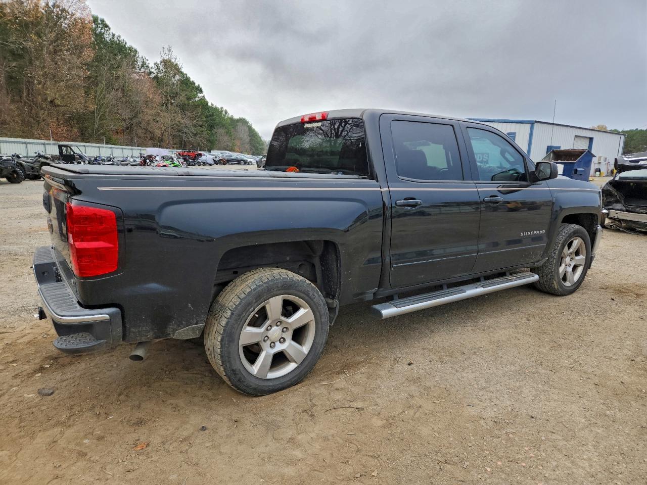 2017 CHEVROLET SILVERADO C1500 LT photo 3