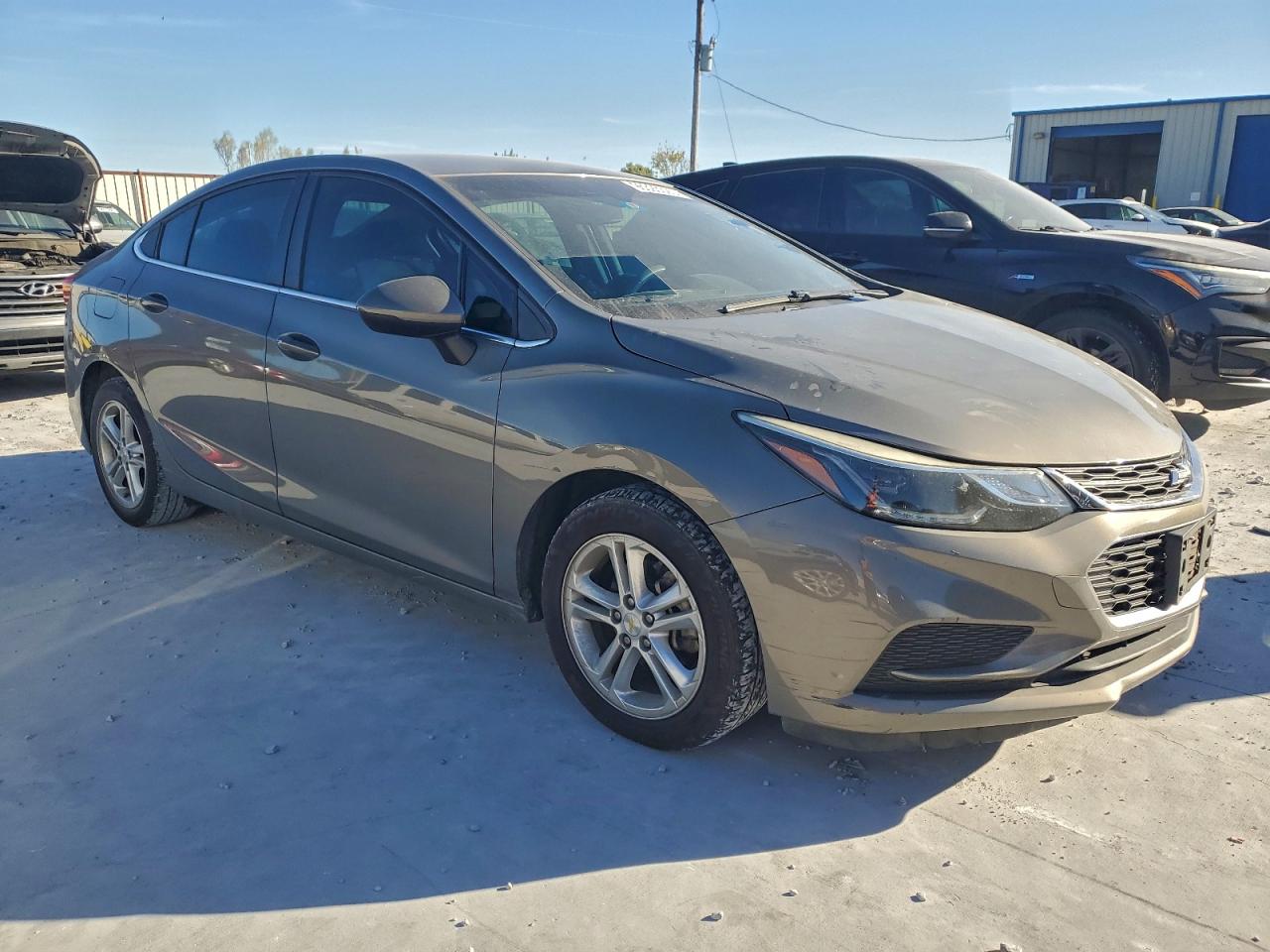 2017 CHEVROLET CRUZE LT photo 4