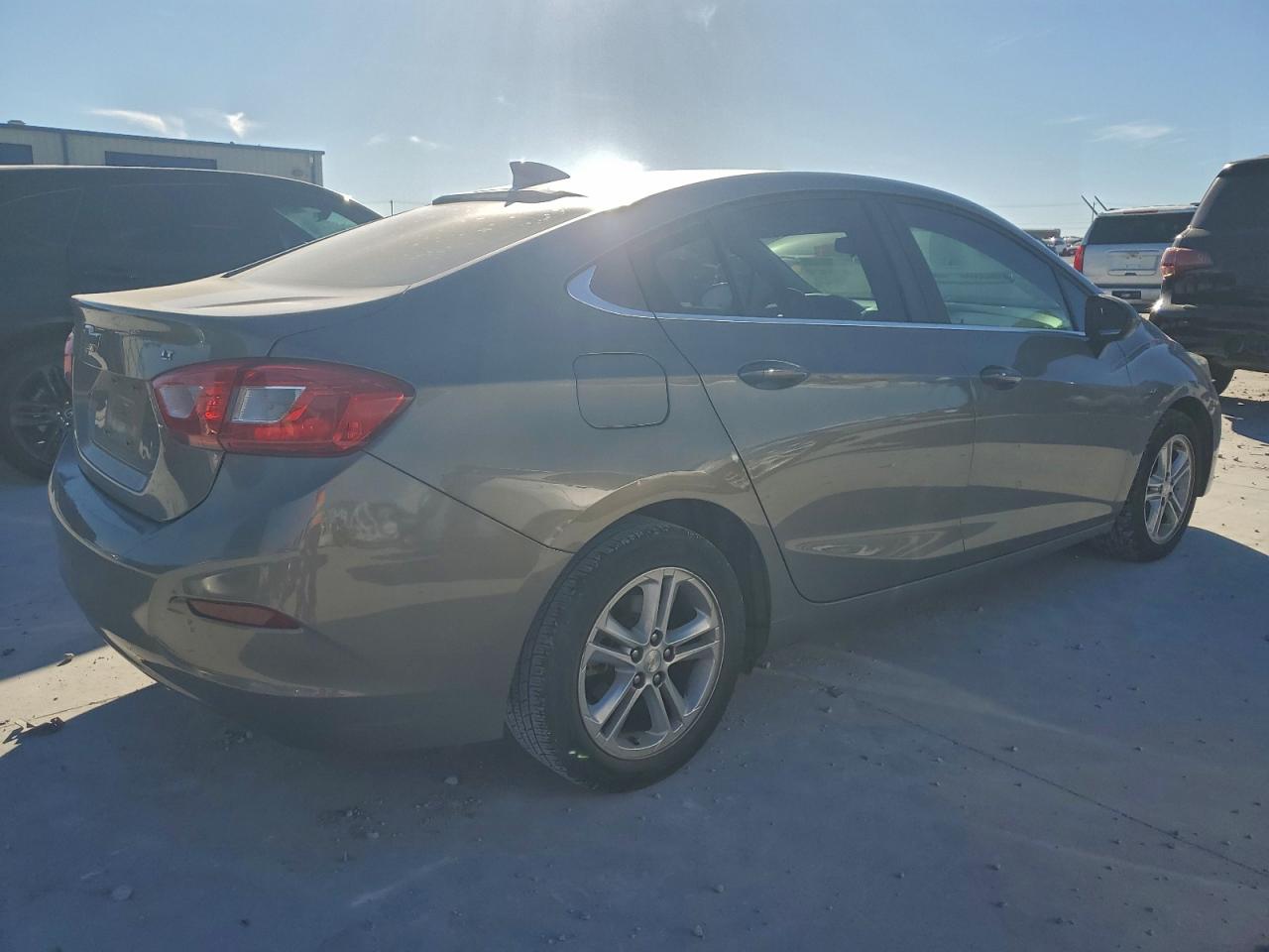 2017 CHEVROLET CRUZE LT photo 3