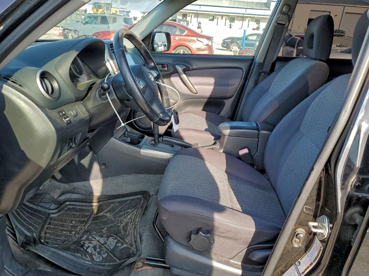 2004 TOYOTA RAV4 photo 7