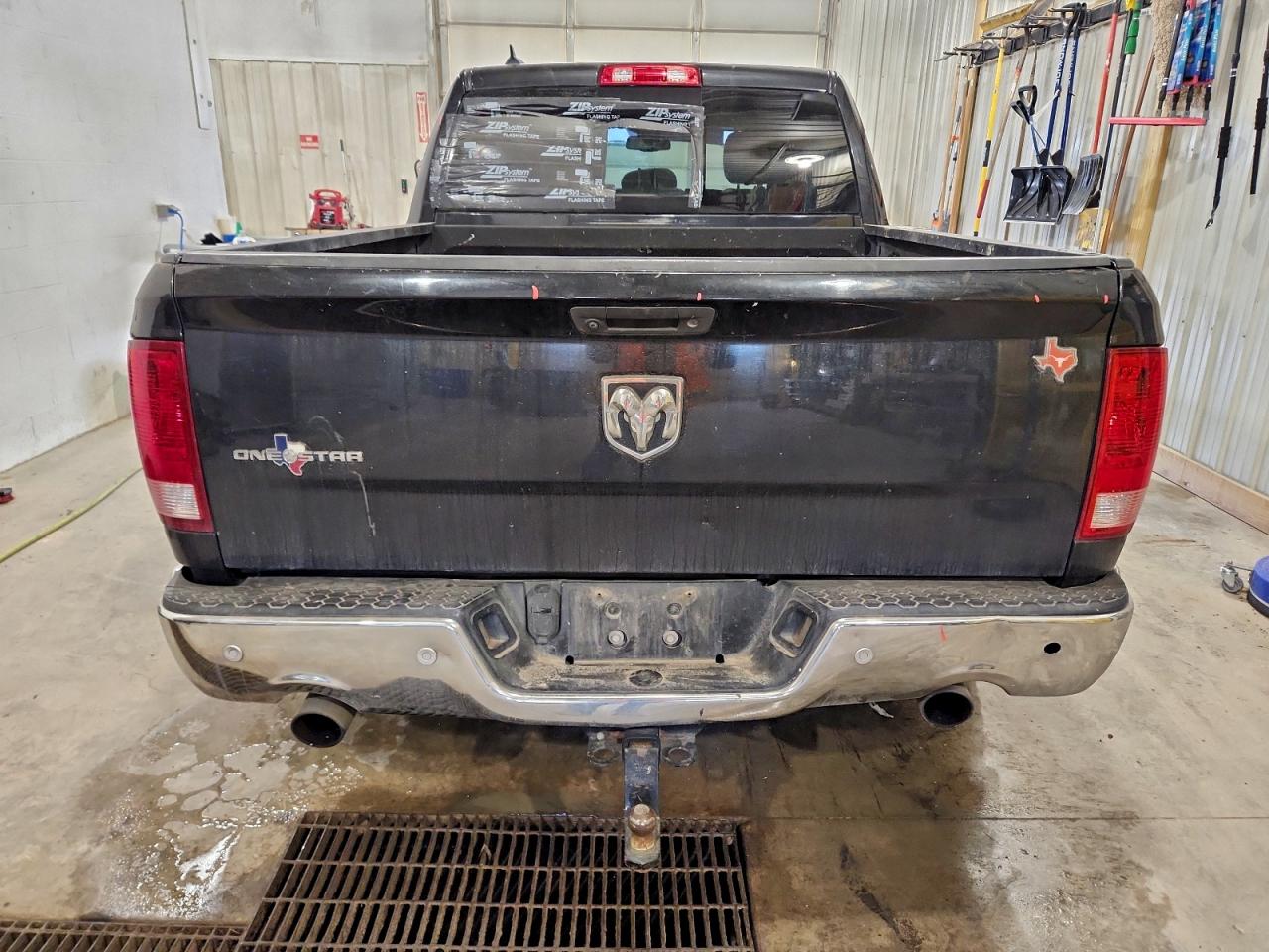 2016 RAM 1500 SLT photo 6