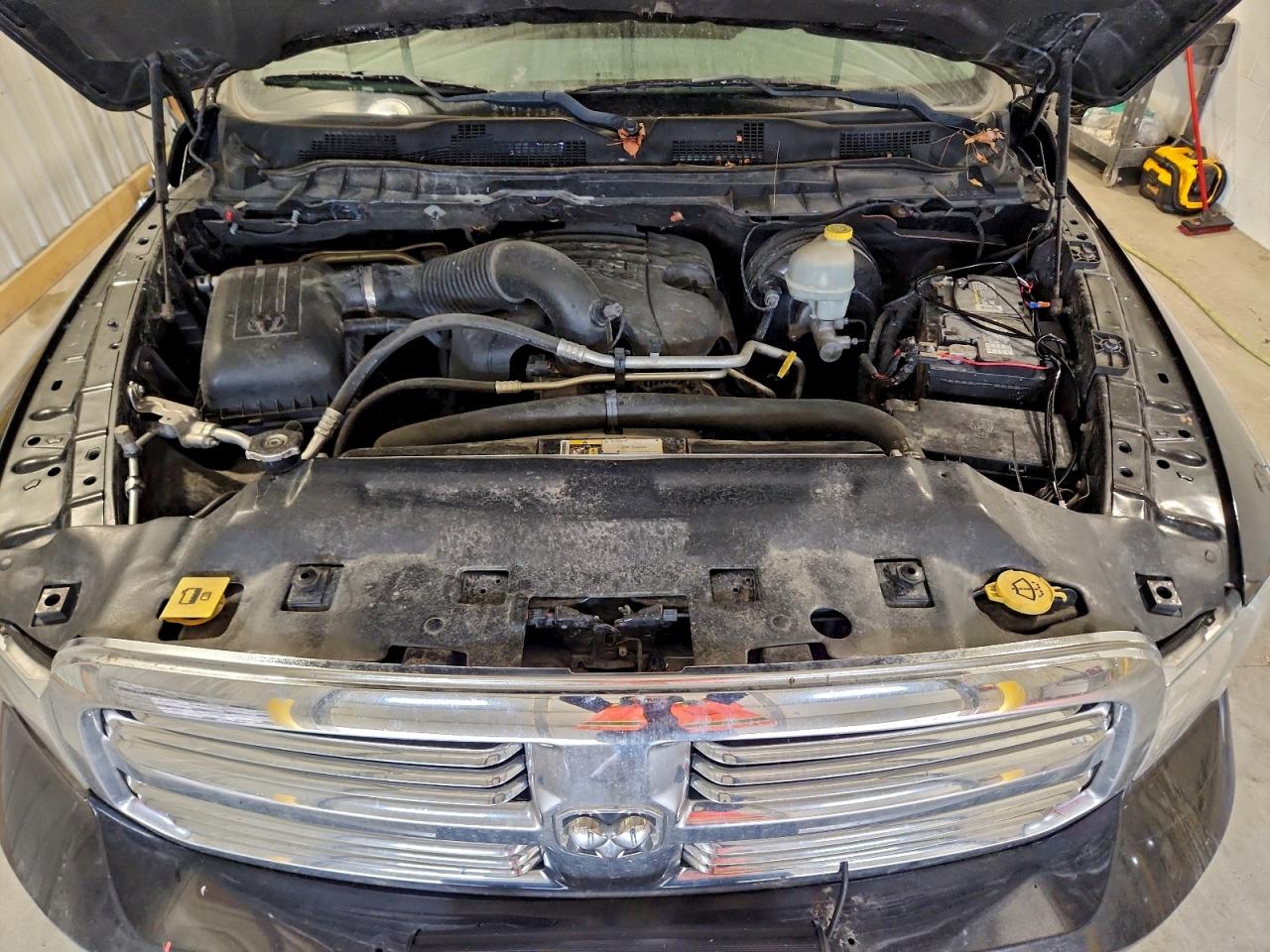 2016 RAM 1500 SLT photo 11