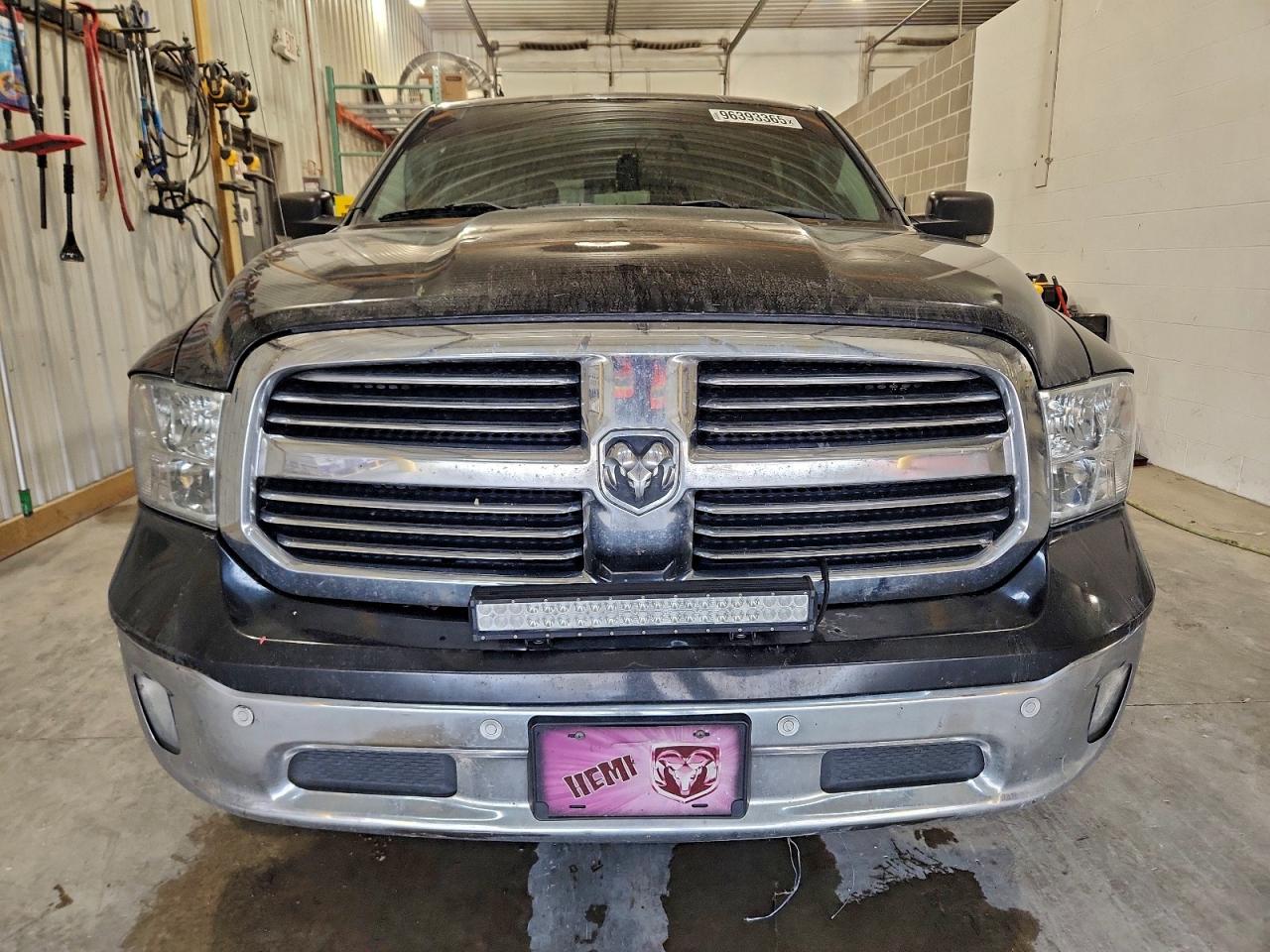 2016 RAM 1500 SLT photo 5