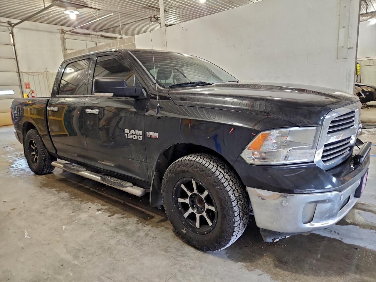 2016 RAM 1500 SLT photo 4