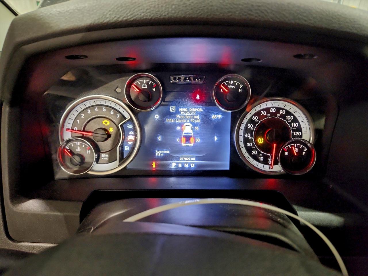 2016 RAM 1500 SLT photo 9