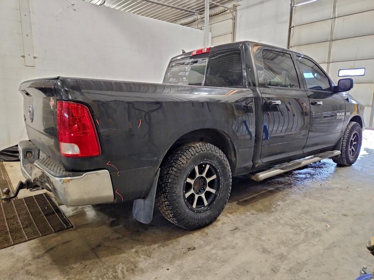 2016 RAM 1500 SLT photo 3