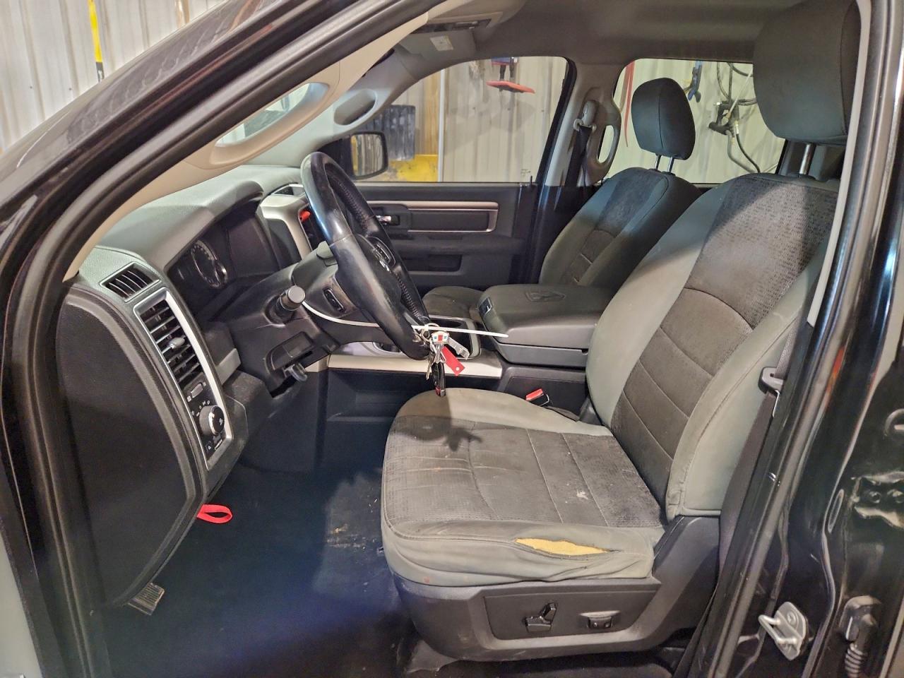 2016 RAM 1500 SLT photo 7