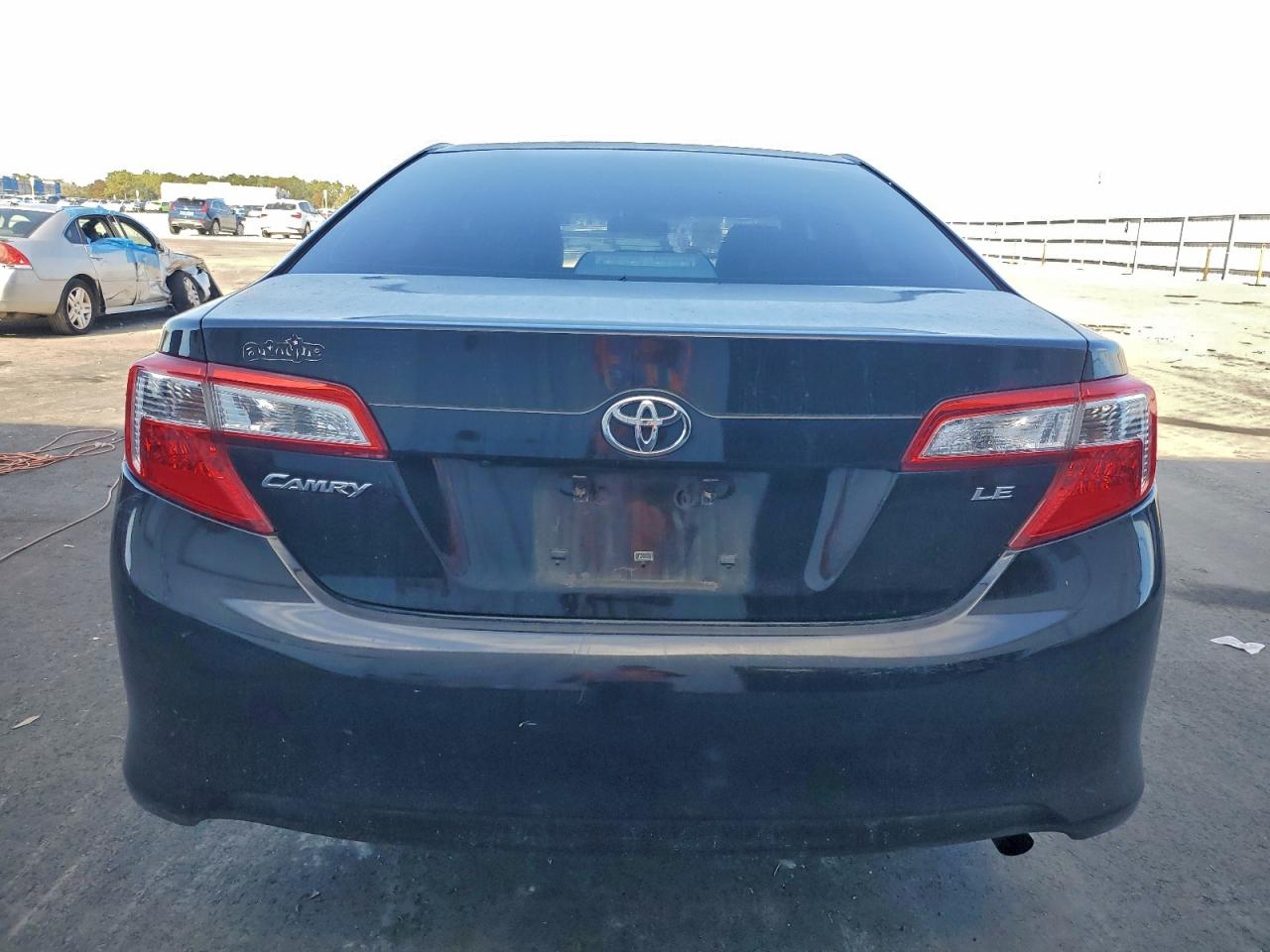 2014 TOYOTA CAMRY L photo 6