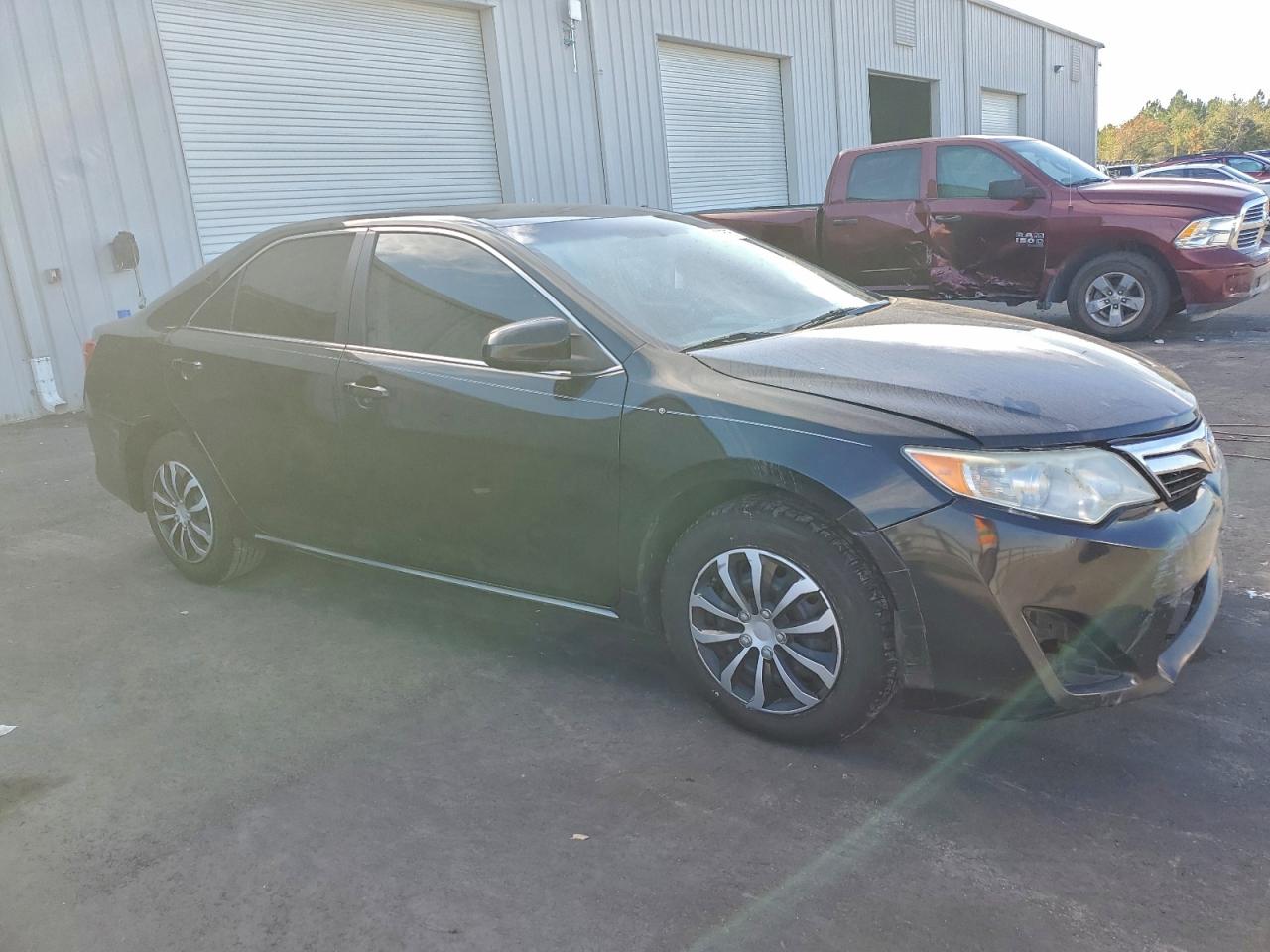 2014 TOYOTA CAMRY L photo 4