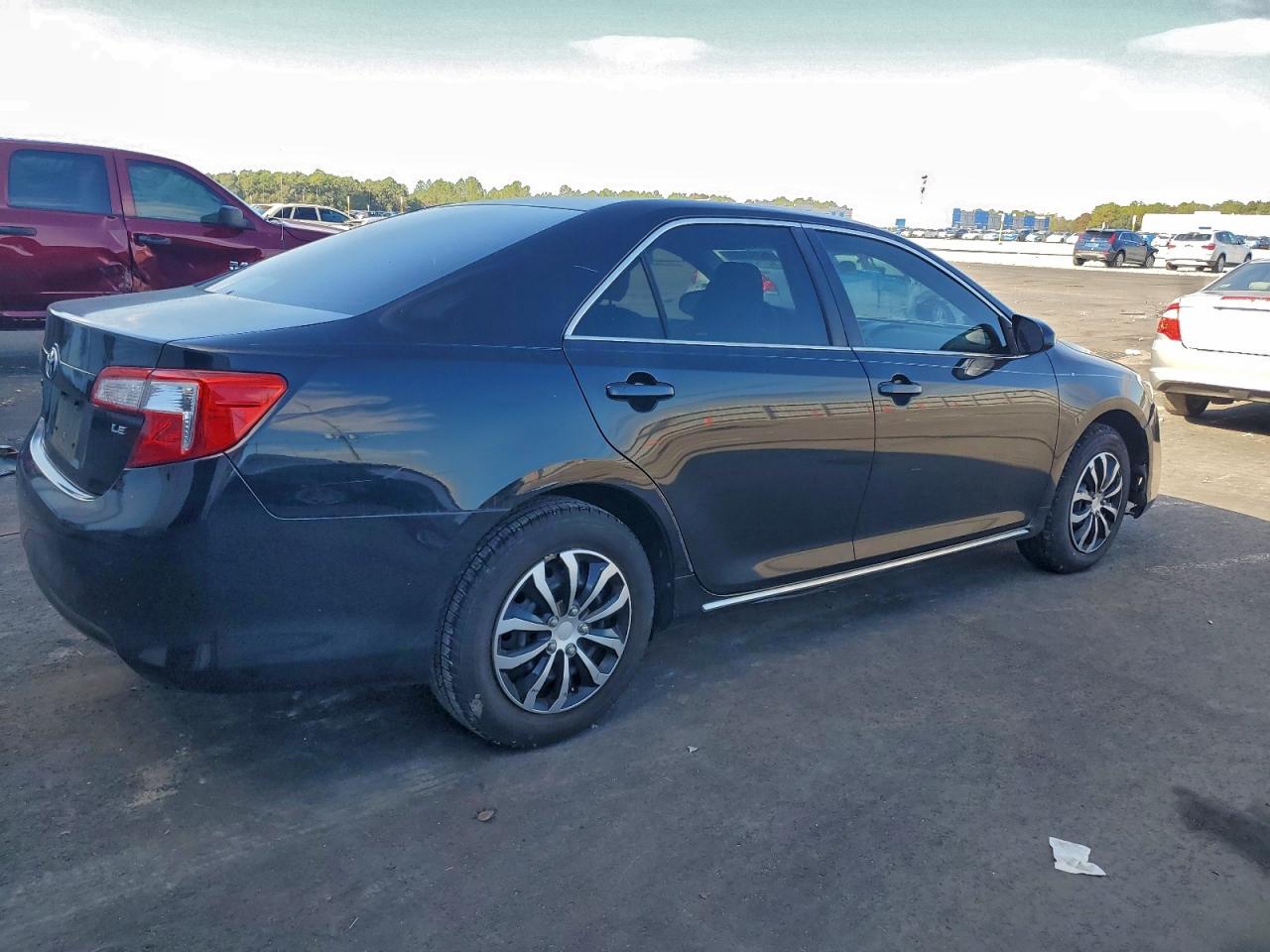 2014 TOYOTA CAMRY L photo 3