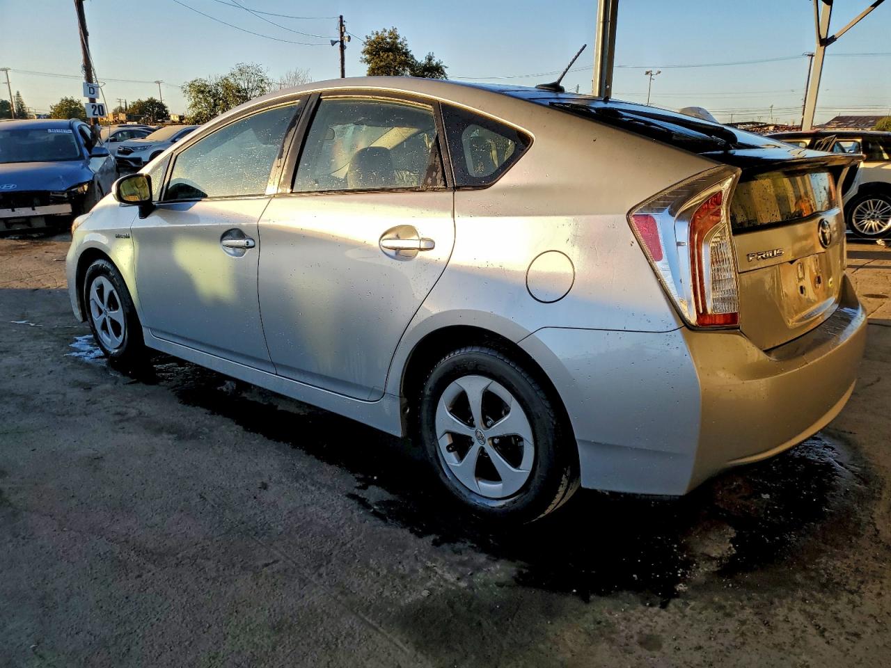 2015 TOYOTA PRIUS photo 2