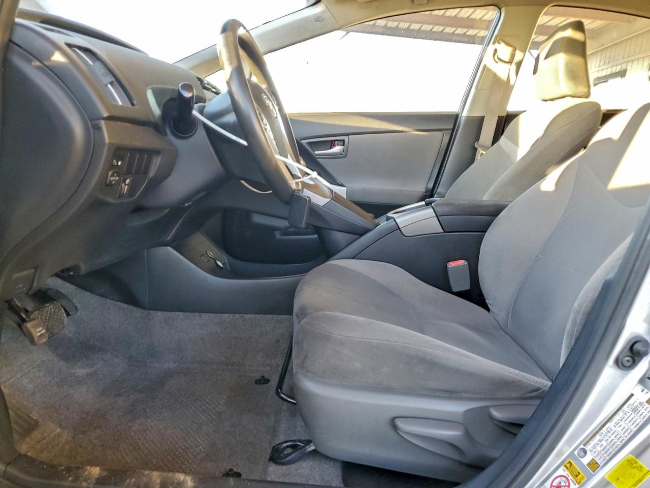 2015 TOYOTA PRIUS photo 7