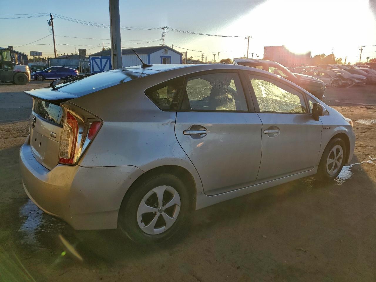 2015 TOYOTA PRIUS photo 3