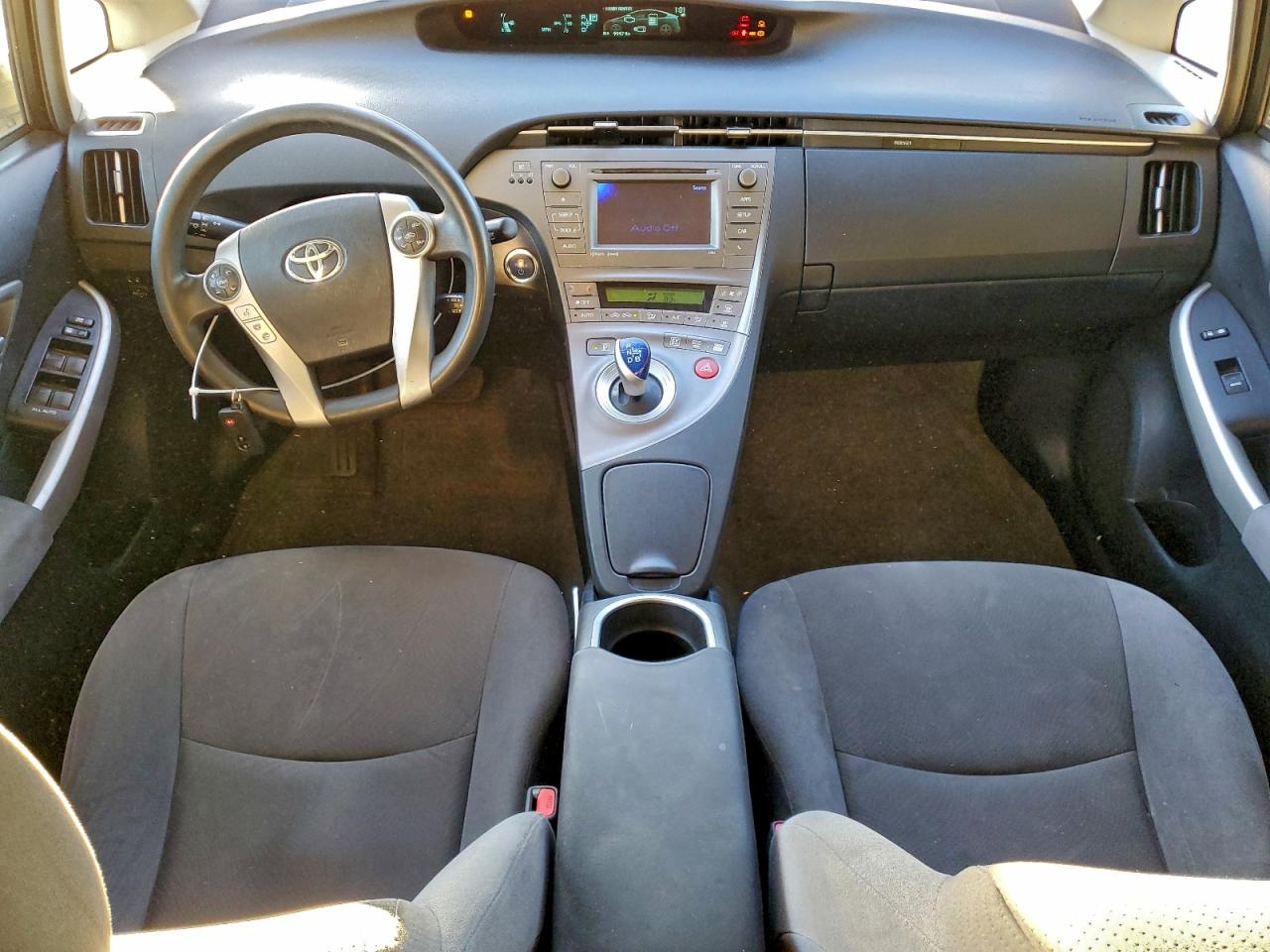 2015 TOYOTA PRIUS photo 8