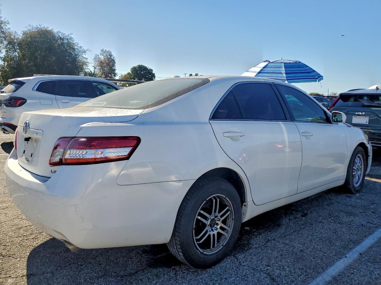 2011 TOYOTA CAMRY BASE photo 3