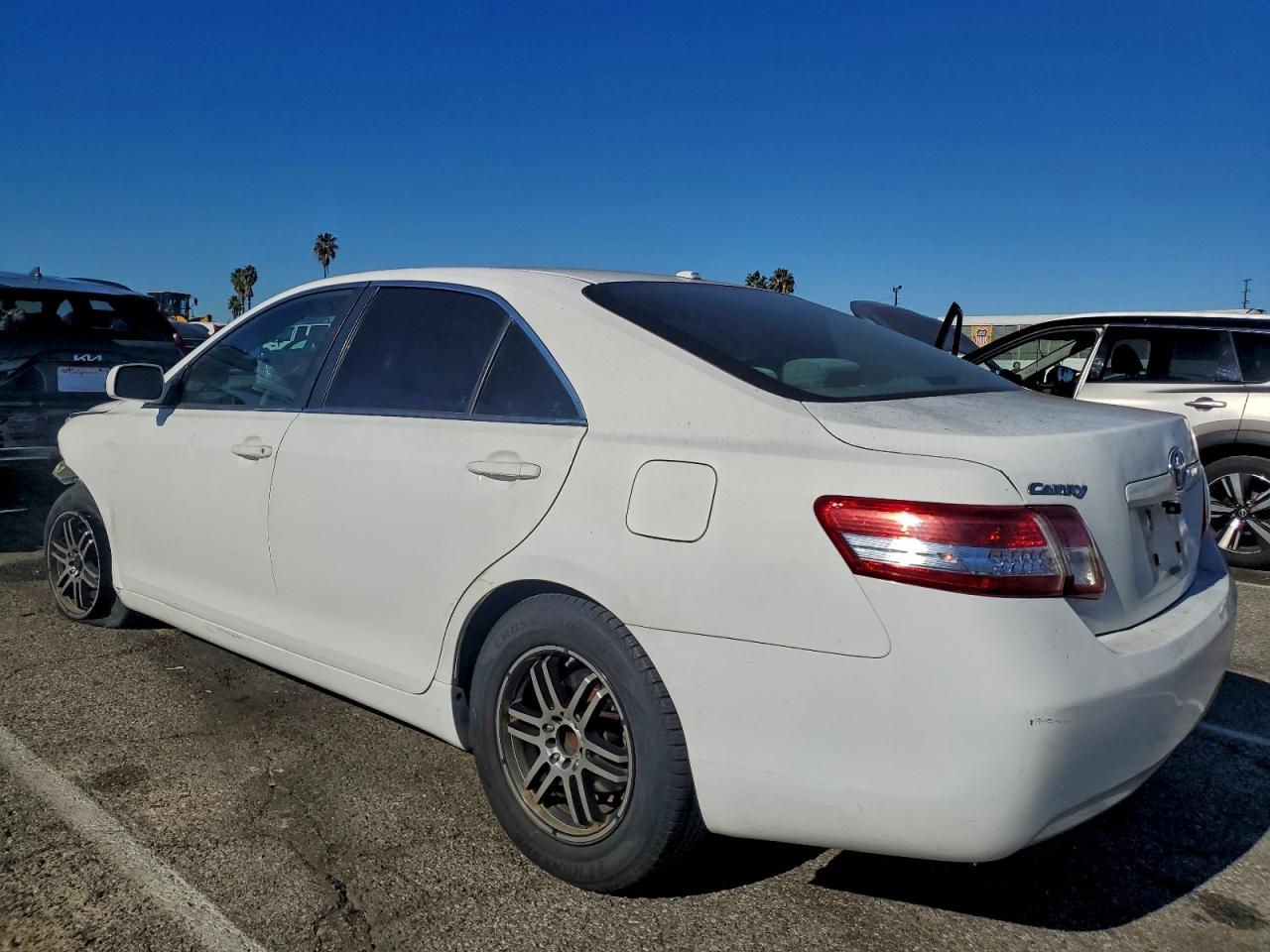 2011 TOYOTA CAMRY BASE photo 2