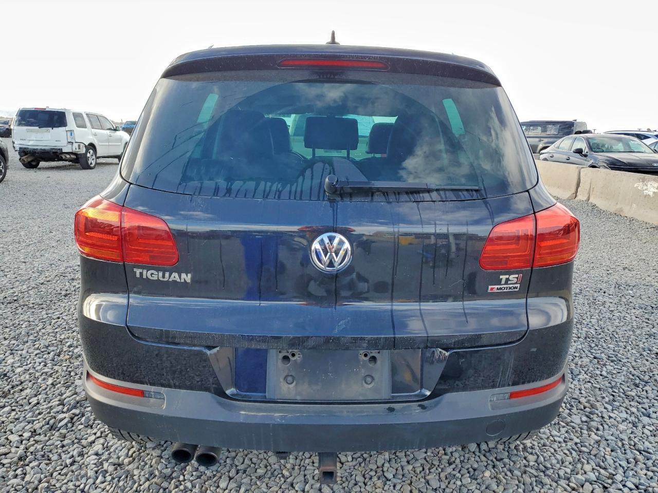 2016 VOLKSWAGEN TIGUAN S photo 6