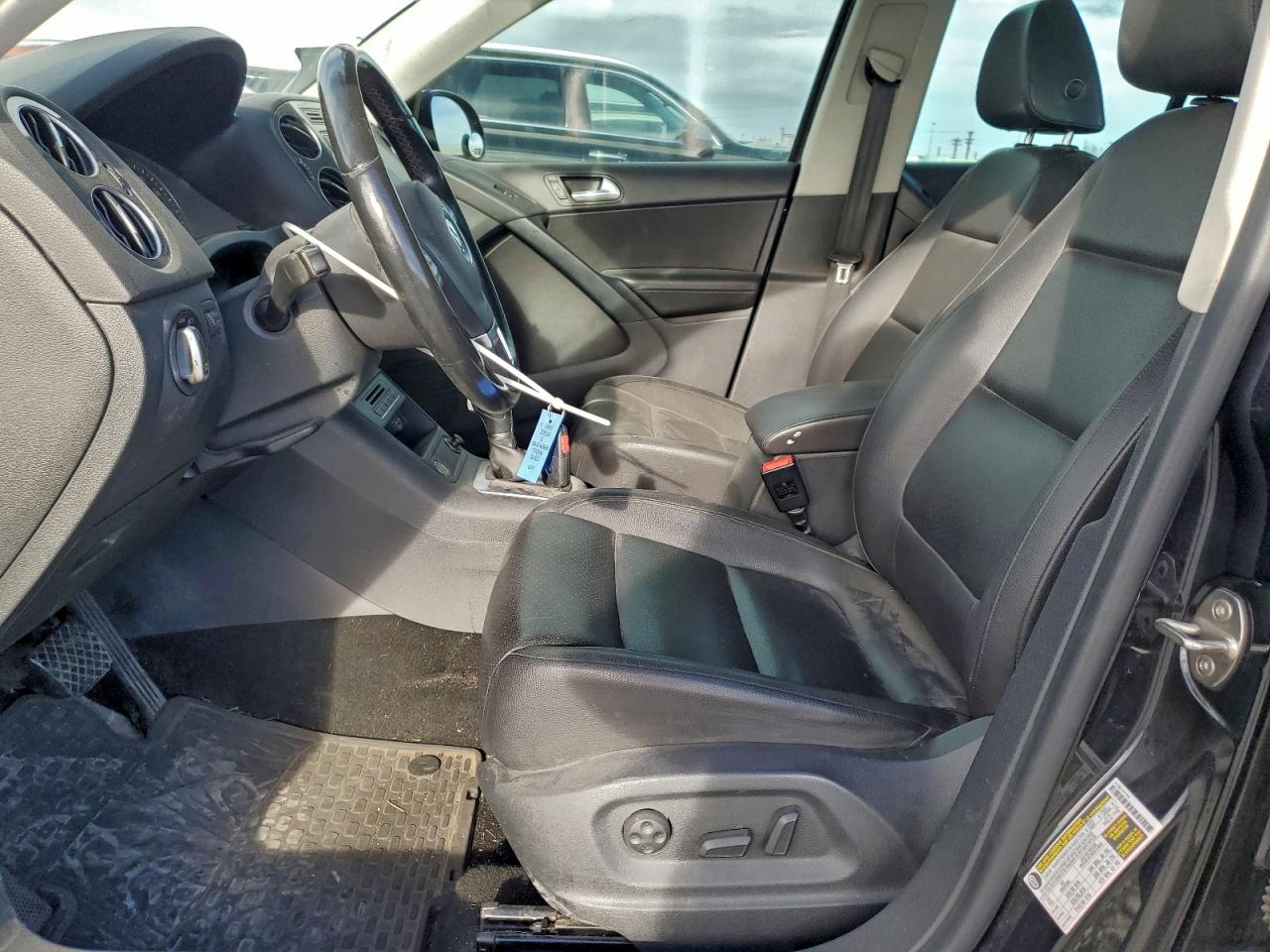 2016 VOLKSWAGEN TIGUAN S photo 7