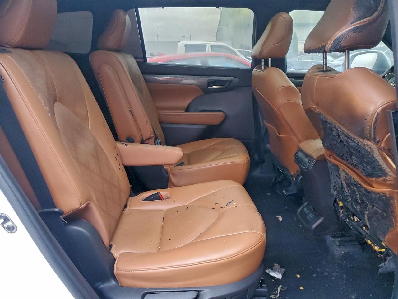 2021 TOYOTA HIGHLANDER PLATINUM photo 31