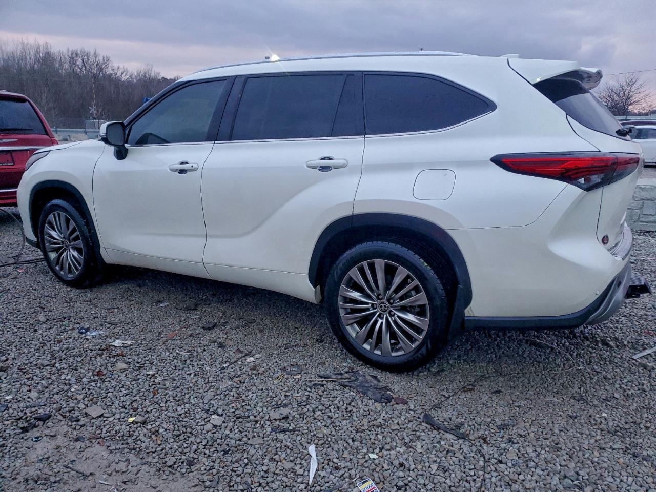 2021 TOYOTA HIGHLANDER PLATINUM photo 4