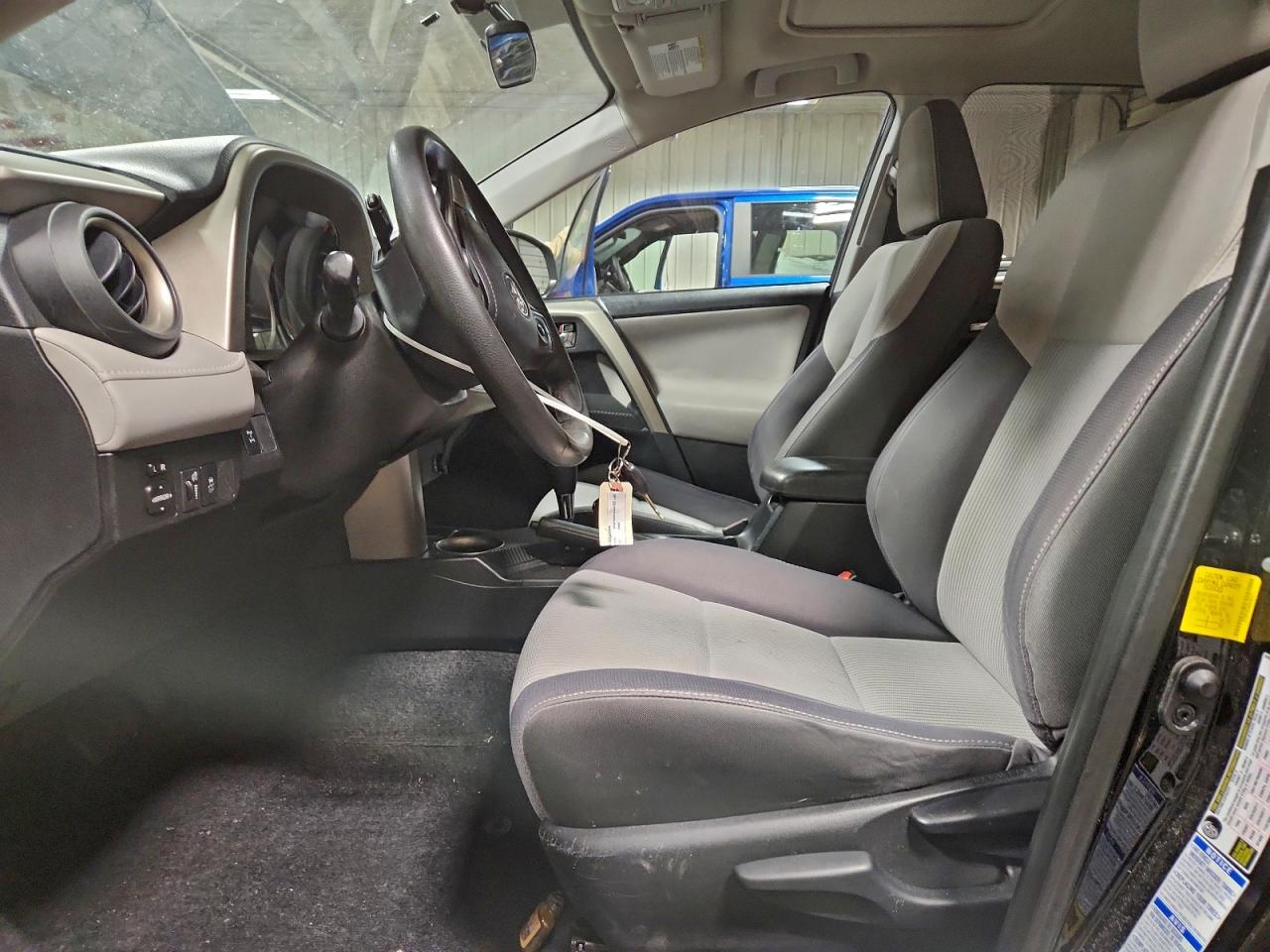 2014 TOYOTA RAV4 XLE photo 13