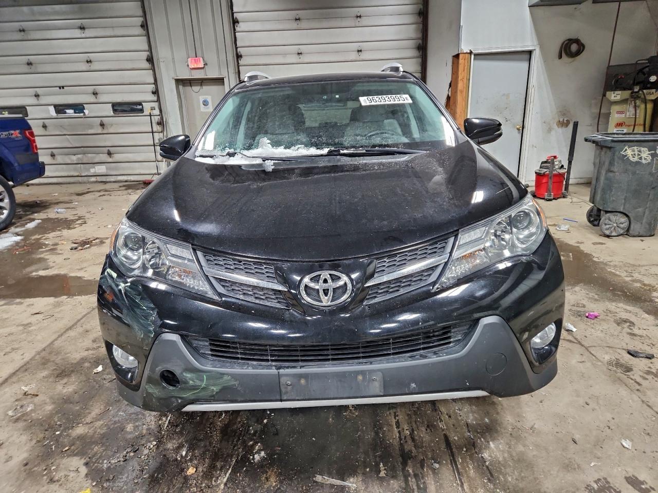 2014 TOYOTA RAV4 XLE photo 9