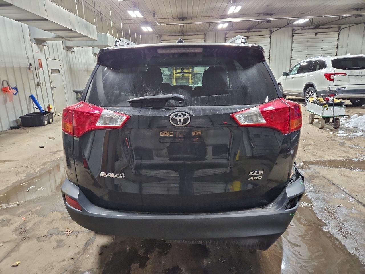 2014 TOYOTA RAV4 XLE photo 11