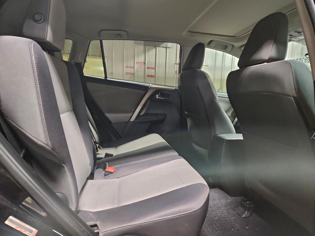 2014 TOYOTA RAV4 XLE photo 21