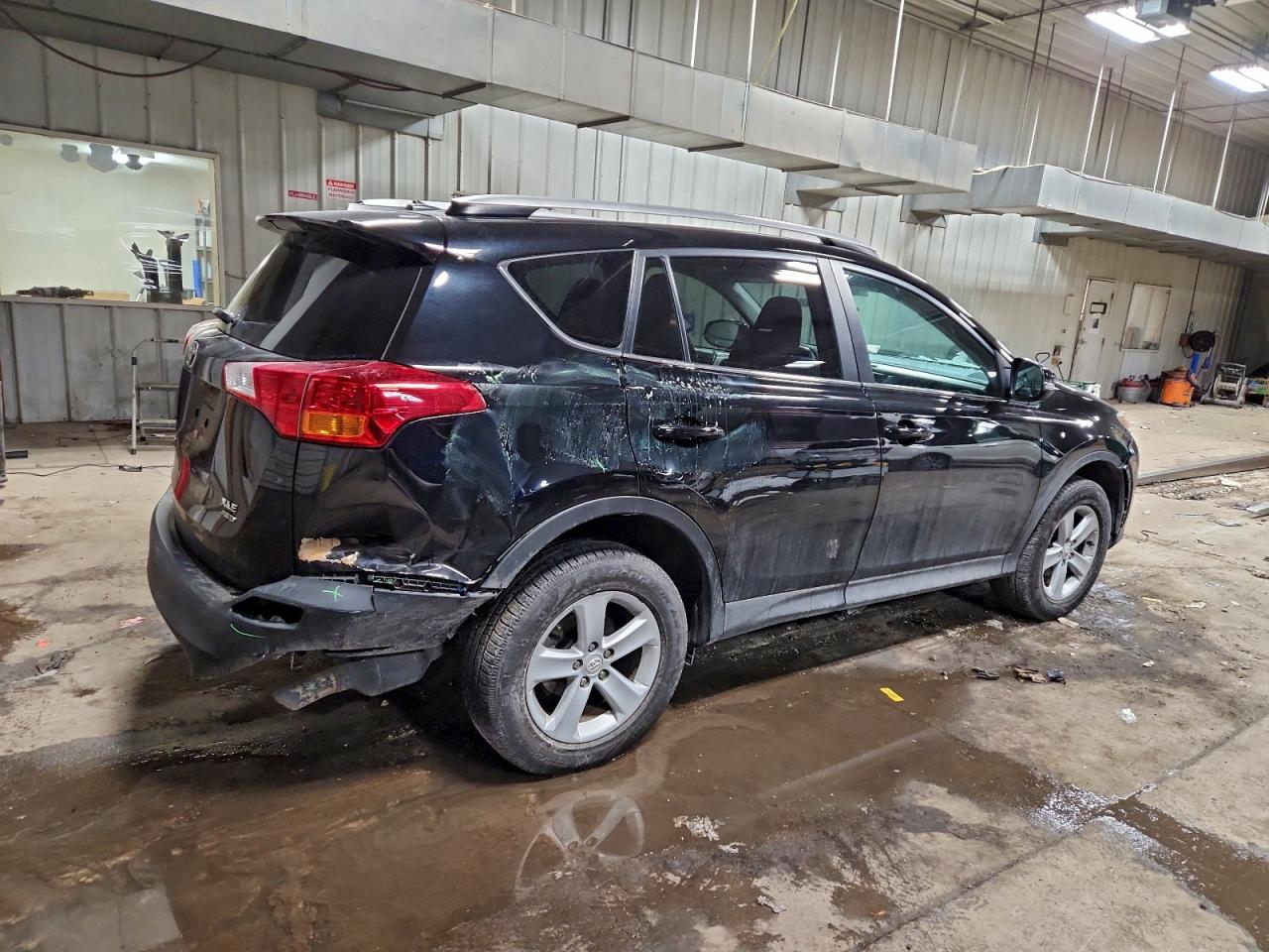 2014 TOYOTA RAV4 XLE photo 5