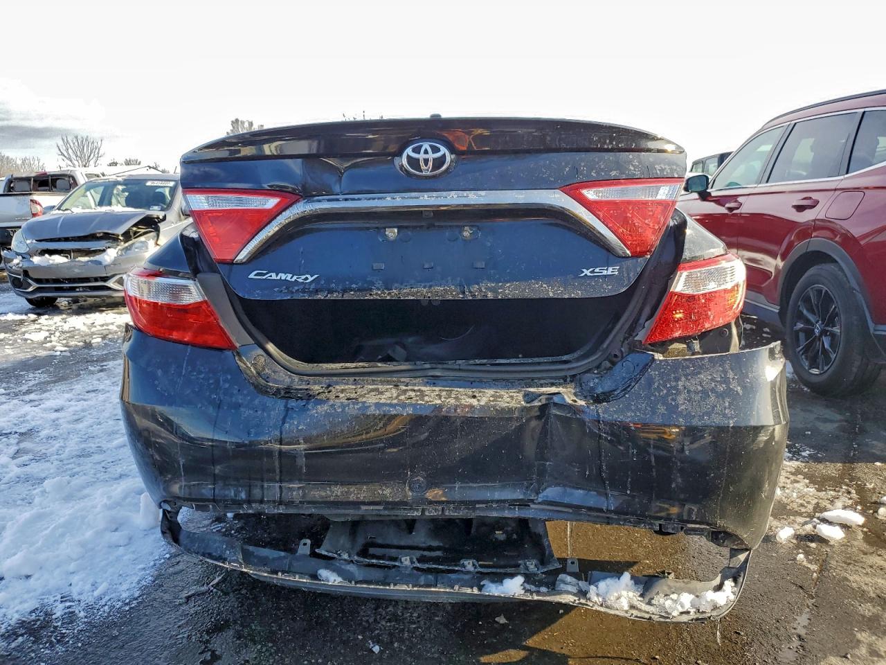2015 TOYOTA CAMRY LE photo 6