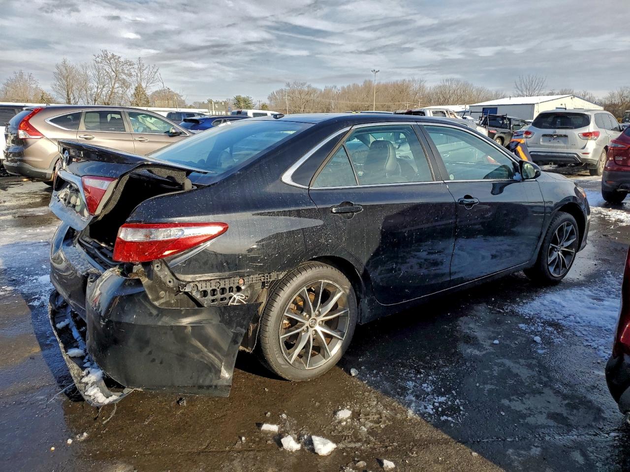2015 TOYOTA CAMRY LE photo 3