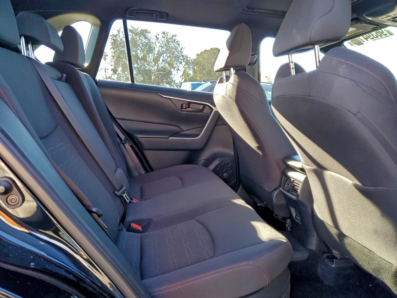 2021 TOYOTA RAV4 PRIME SE photo 11