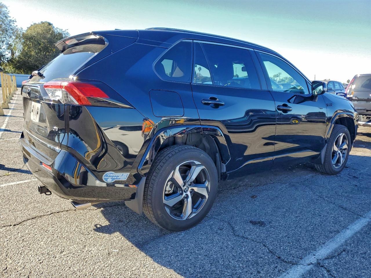 2021 TOYOTA RAV4 PRIME SE photo 3
