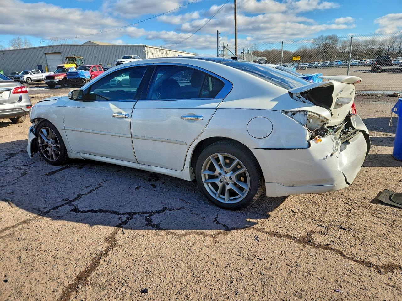 2011 NISSAN MAXIMA S photo 2