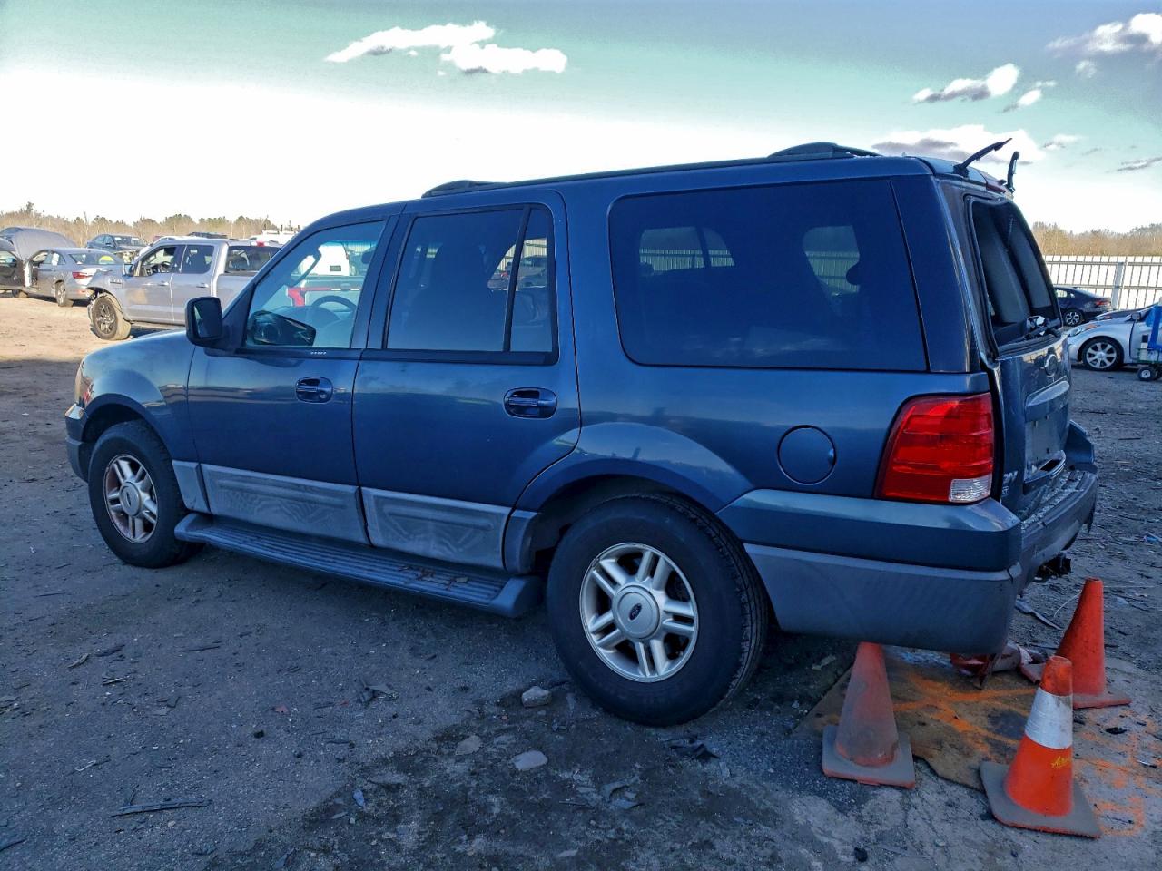 2004 FORD EXPEDITION XLT photo 2
