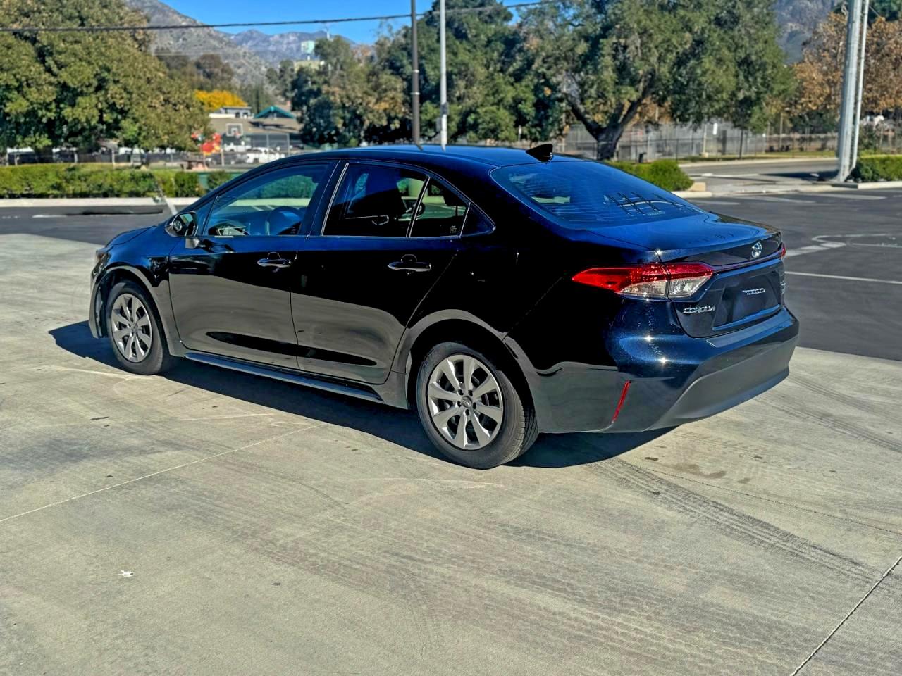 2024 TOYOTA COROLLA LE photo 3