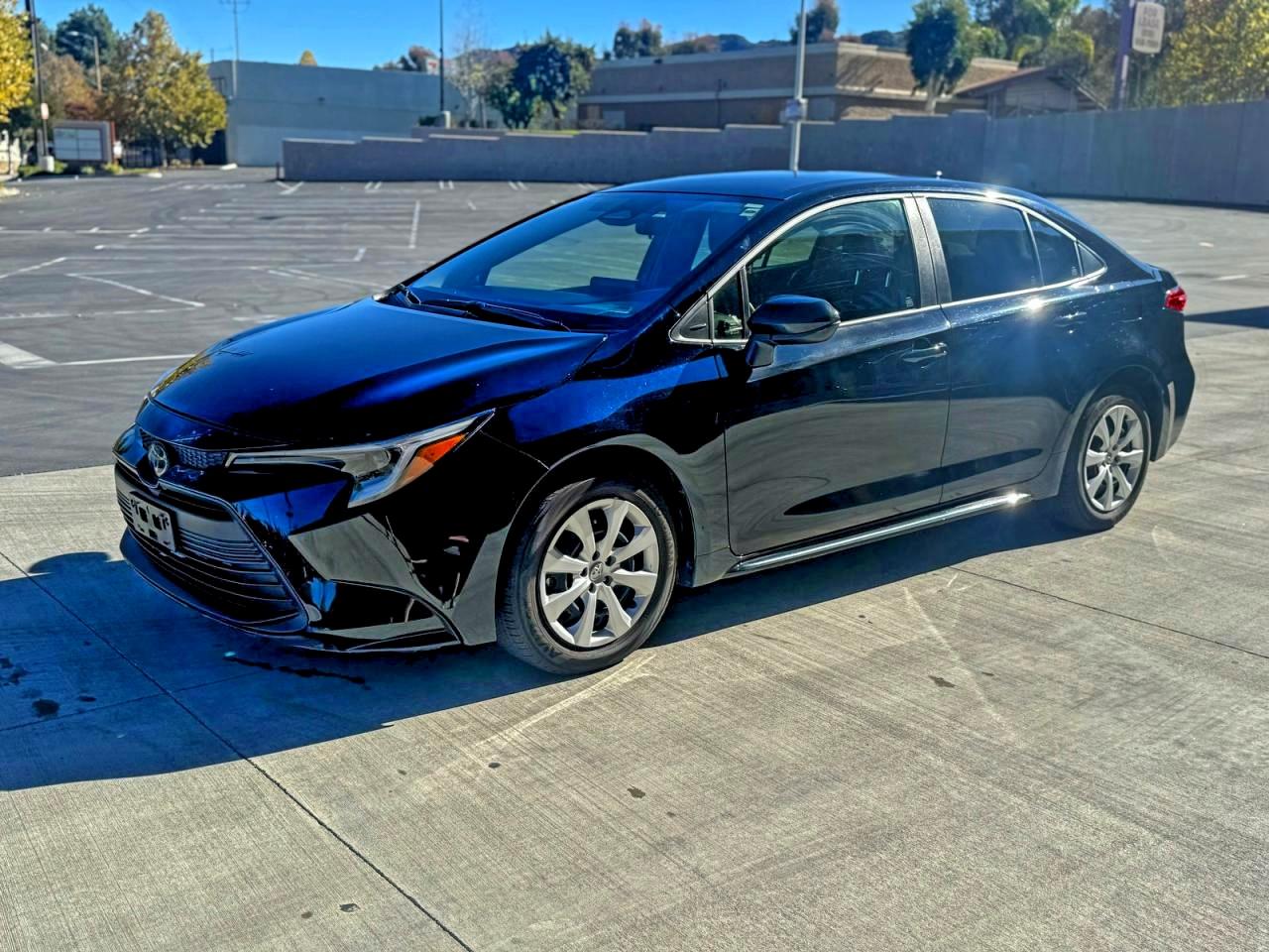 2024 TOYOTA COROLLA LE photo 2