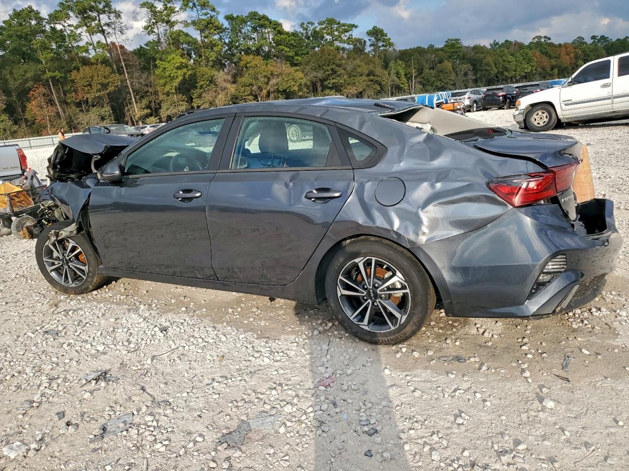 2024 KIA FORTE LXS photo 2