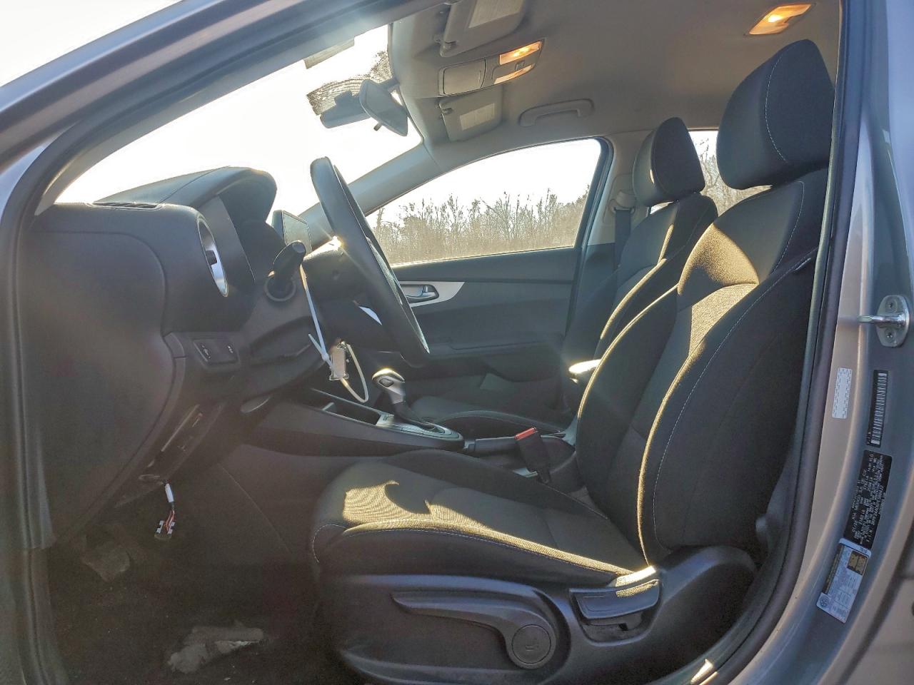 2023 KIA FORTE LX photo 7