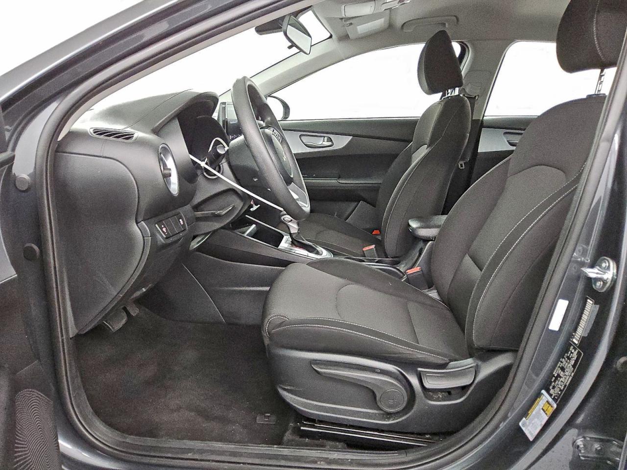 2024 KIA FORTE LX photo 7