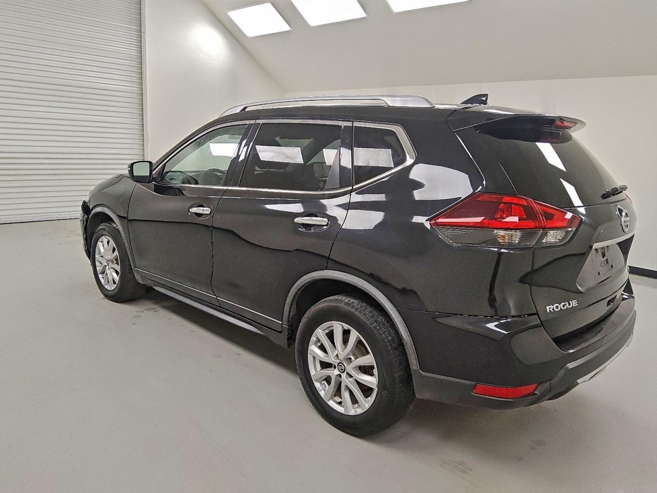2018 NISSAN ROGUE S photo 2
