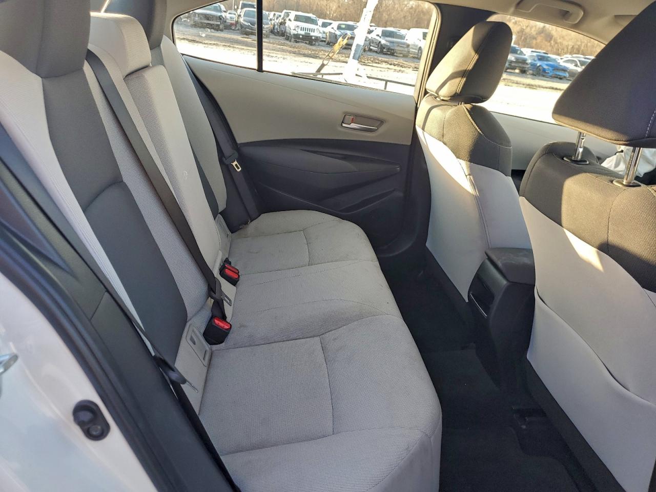 2021 TOYOTA COROLLA LE photo 10