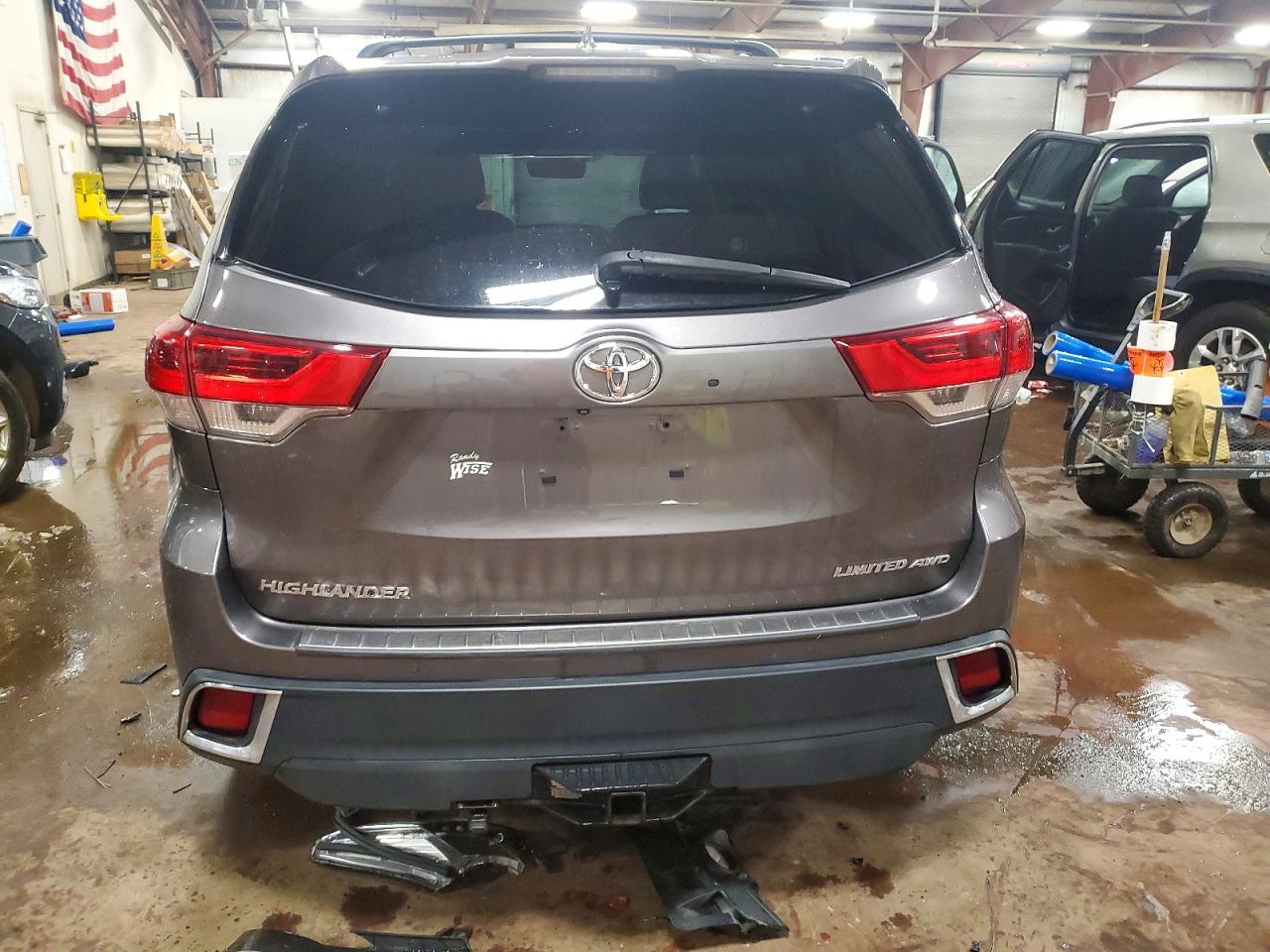 2019 TOYOTA HIGHLANDER LIMITED PLATINUM photo 6