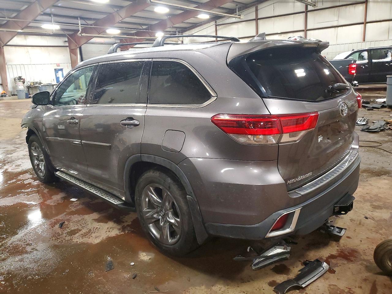 2019 TOYOTA HIGHLANDER LIMITED PLATINUM photo 2