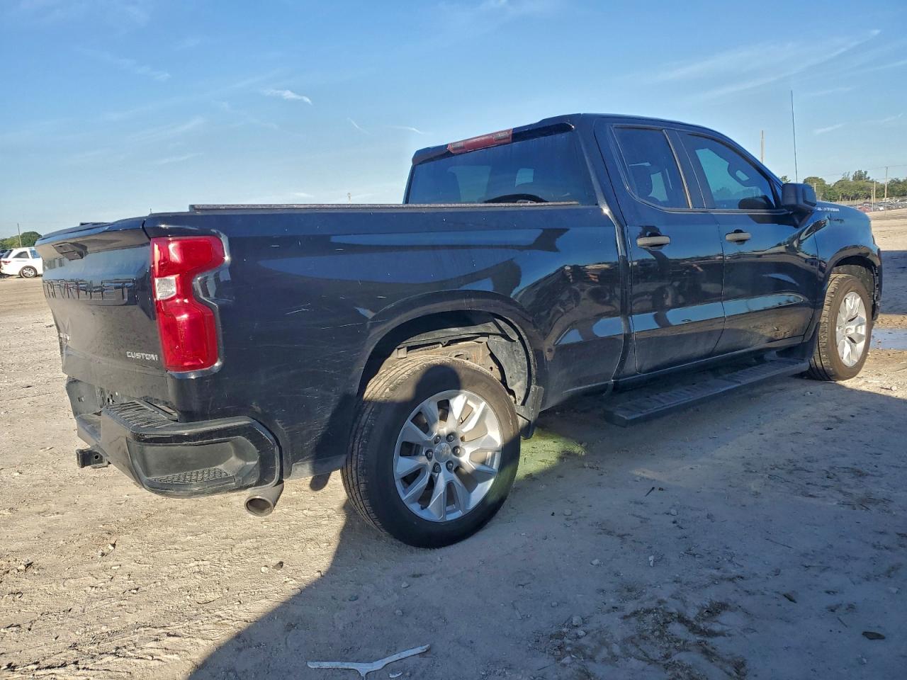 2019 CHEVROLET SILVERADO C1500 CUSTOM photo 3